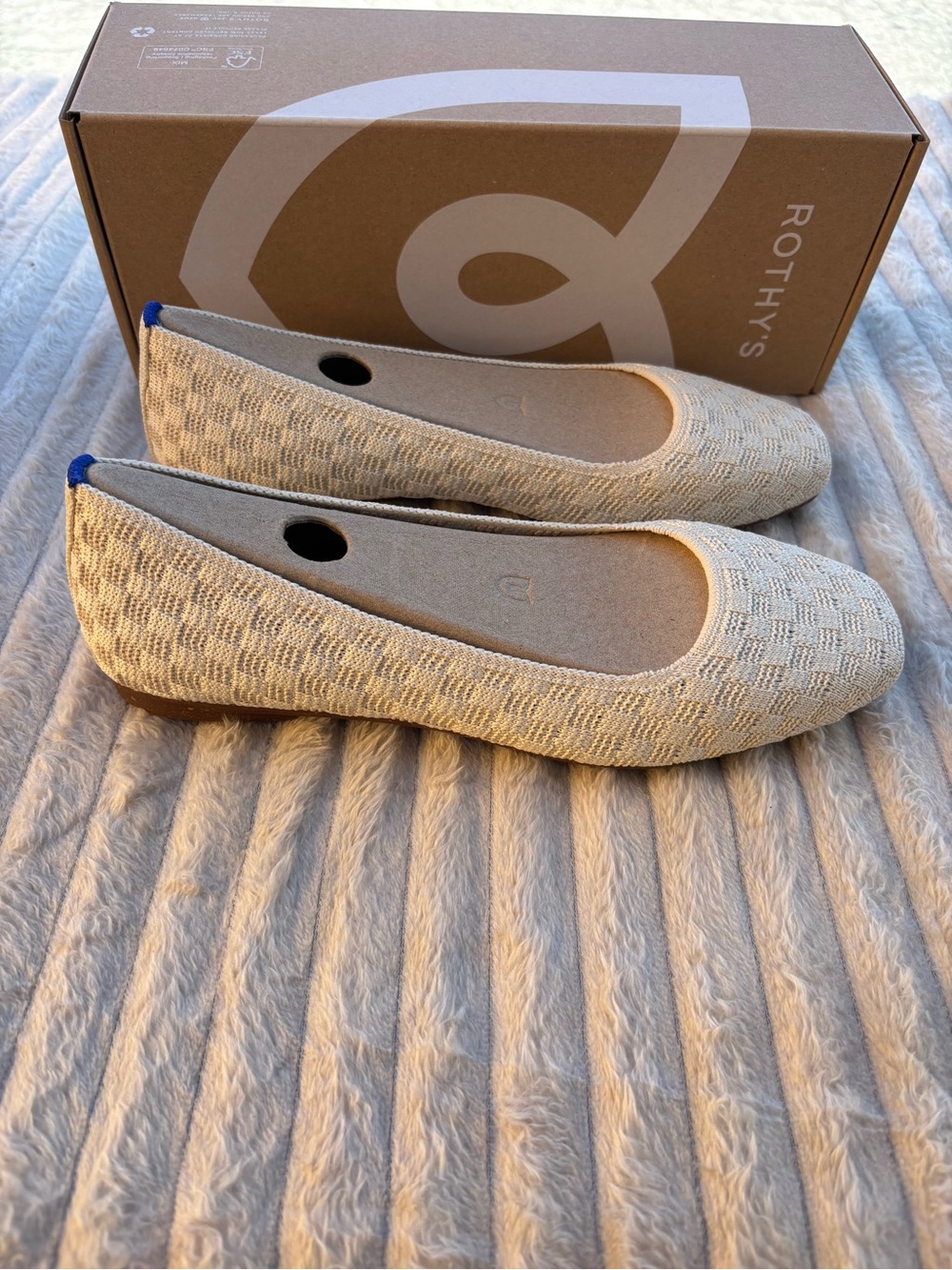 Rothy's Cream Knit Ballet Flat - Textured Weave Slip-On Conch The Max Square - Picture 2 of 6